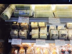 -红宝石·鲜奶小方·海派西点房(金杨店)