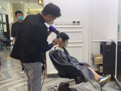 -丁和李朴美发沙龙