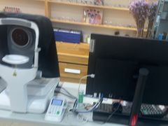 -豪门视光·星趣控·蔡司依视路眼镜代理商(中央大街店)