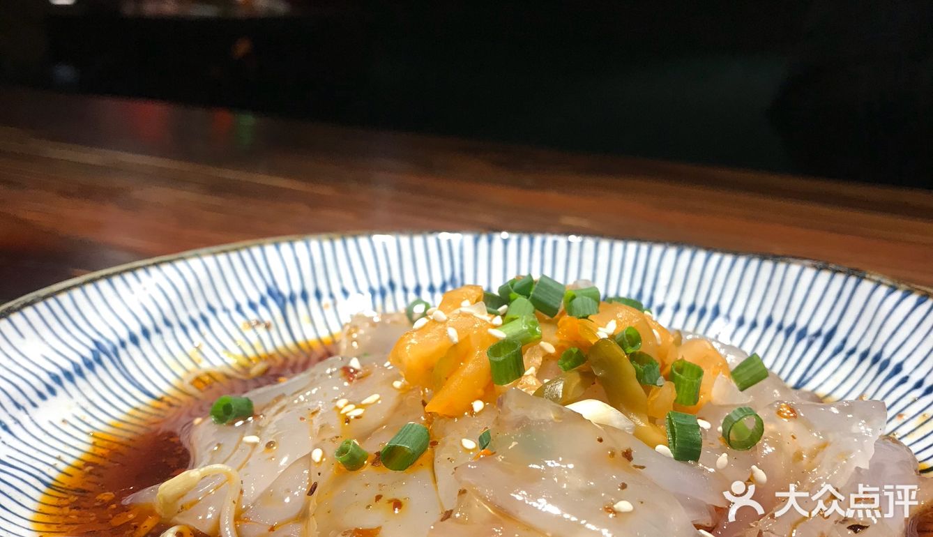 装修比较简单，光线有点黑，整体还是有些不一样的格调
