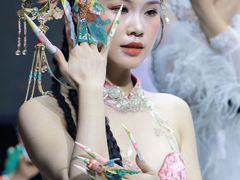 -贺加贝化妆美甲培训学校