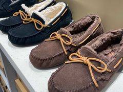 -UGG(燕莎奥特莱斯购物中心店)