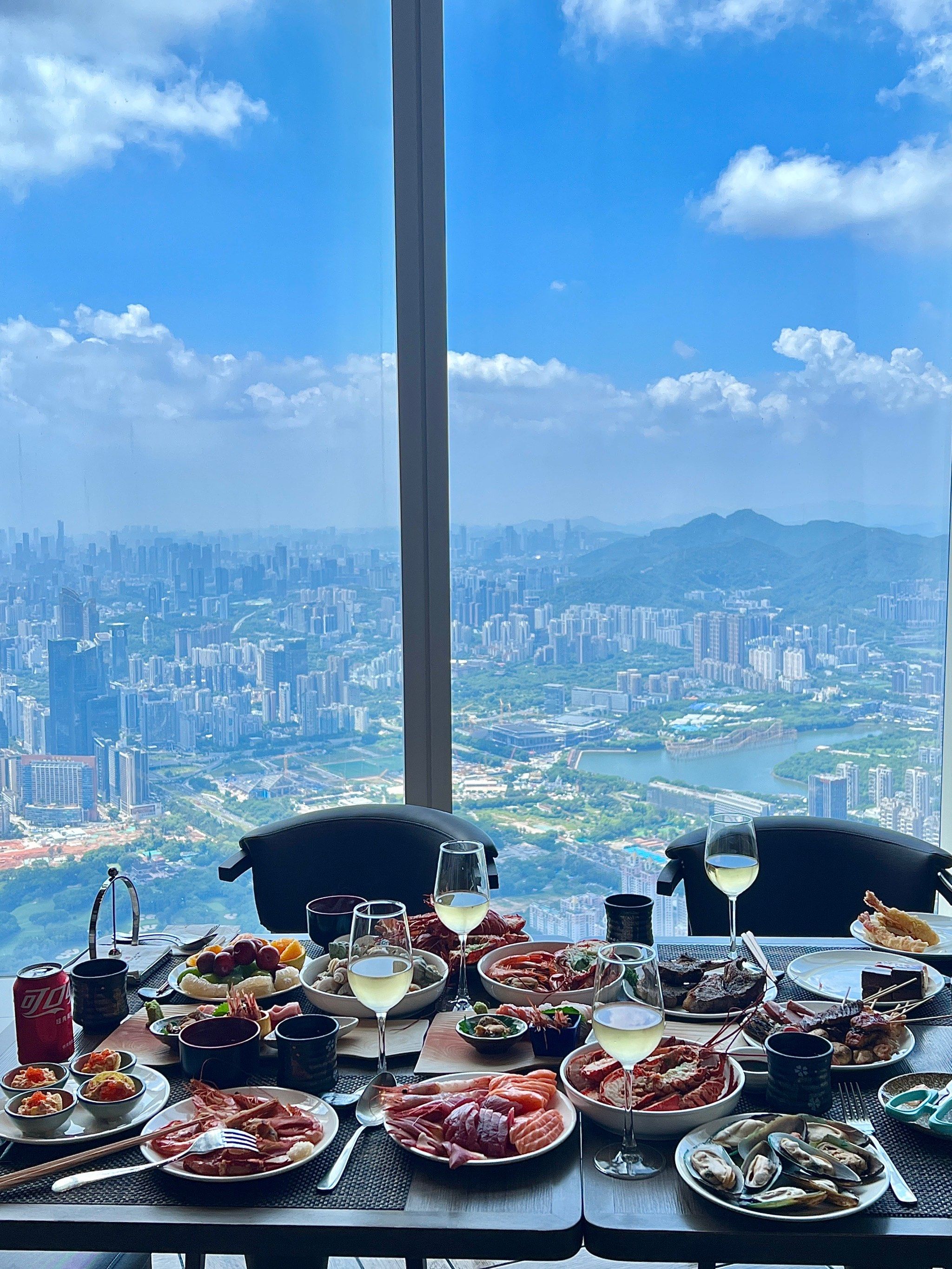 深圳!花了百元在云端的高空餐厅吃自助餐🥂
