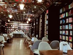 -钟书阁(松江泰晤士小镇店)