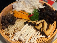 -尚尚仙·酸汤猪手·猪肚鸡火锅(华联万柳购物中心店)