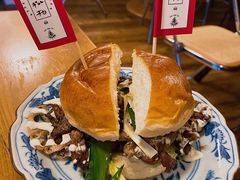 照烧脆藕猪肉汉堡-野草酒馆GRASS TAPROOM(时代天街店)