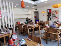 大堂-毛辣果·贵州红酸汤牛肉火锅(西单店)