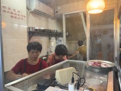 -松树干拌面店