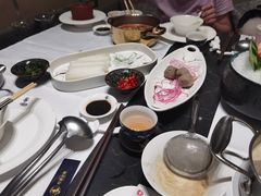 -红鼎豆捞·非遗鲍皇汤火锅(宝丰路店)