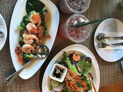 -Chom Cafe and Restaurant