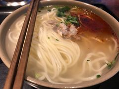 -亮亮面馆(经六路店)