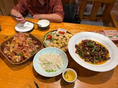 -老滇山寨•云南特色菜•地方菜•民族风情歌舞表演(金碧店)