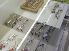 -提一眼镜·蔡司·依视路(小寨店)