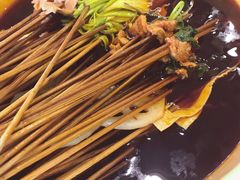 -拈签一笑黄牛肉辣卤串串