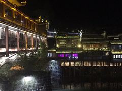 -临江餐馆二楼美食部落