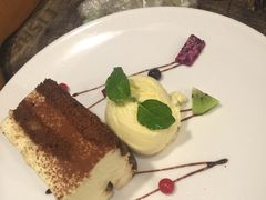 提拉米苏配冰淇淋-HIGH FIVE哈福手工汉堡(桂林路店)