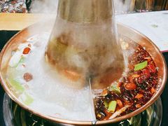 -果松木炭酸菜铜火锅·外婆参鸡汤