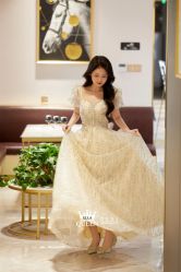 点击看大图 -艾拉·女王婚纱礼服馆