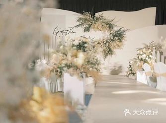 简约干净，高级感十足， 回归爱情本身的纯粹和坚定