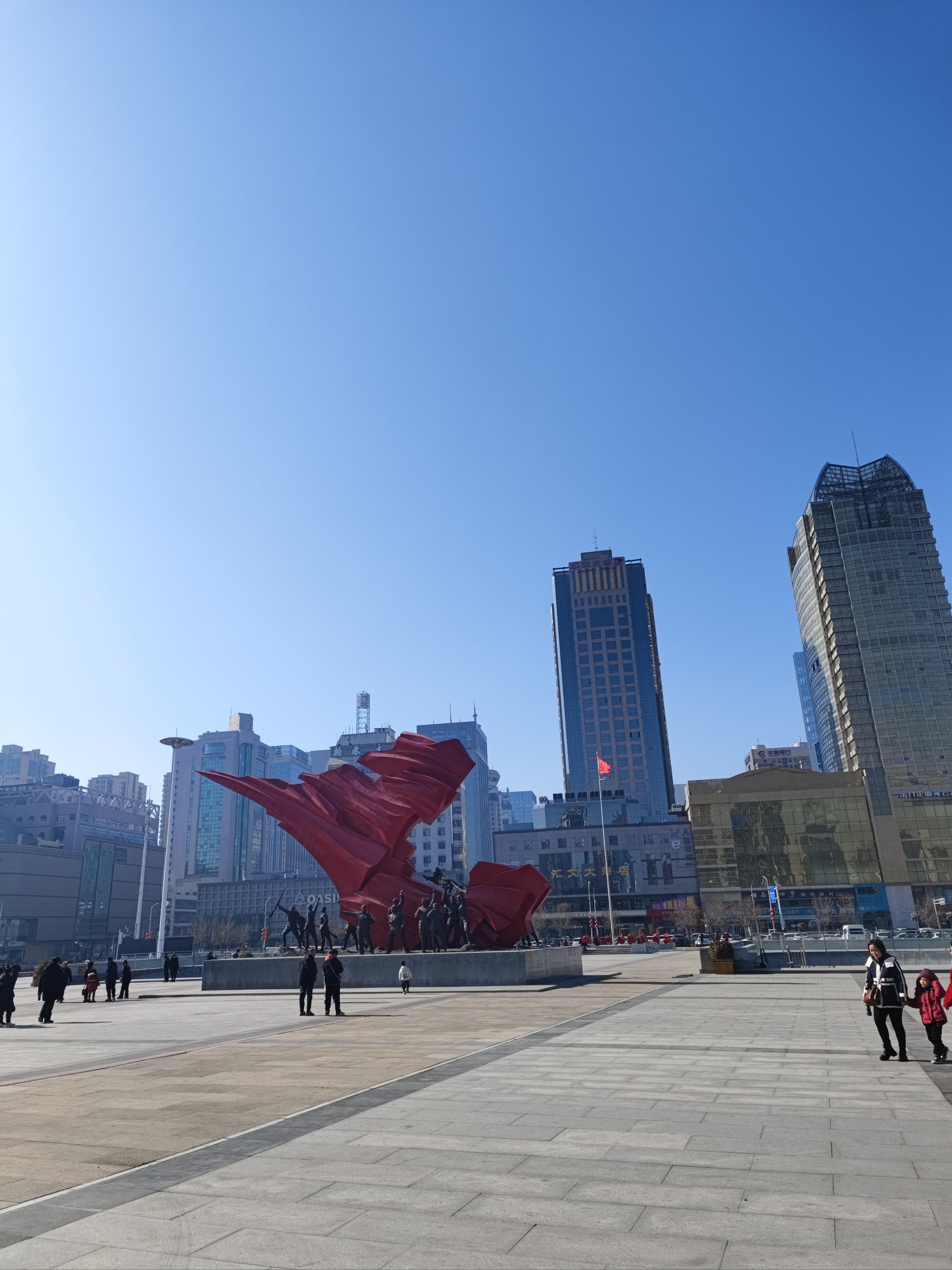 打卡传说中的正太饭店,在广场的正中央,孤