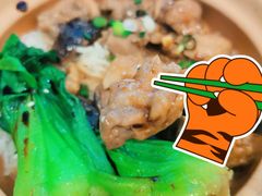 香菇滑鸡煲仔饭-煲仔皇腊味煲仔饭(经四万达店)
