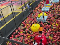 -嘿哟动霸CHUA·新潮玩运动娱乐中心·蹦床滑冰团建乐园