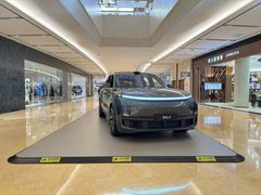 -理想汽车(世纪汇店)