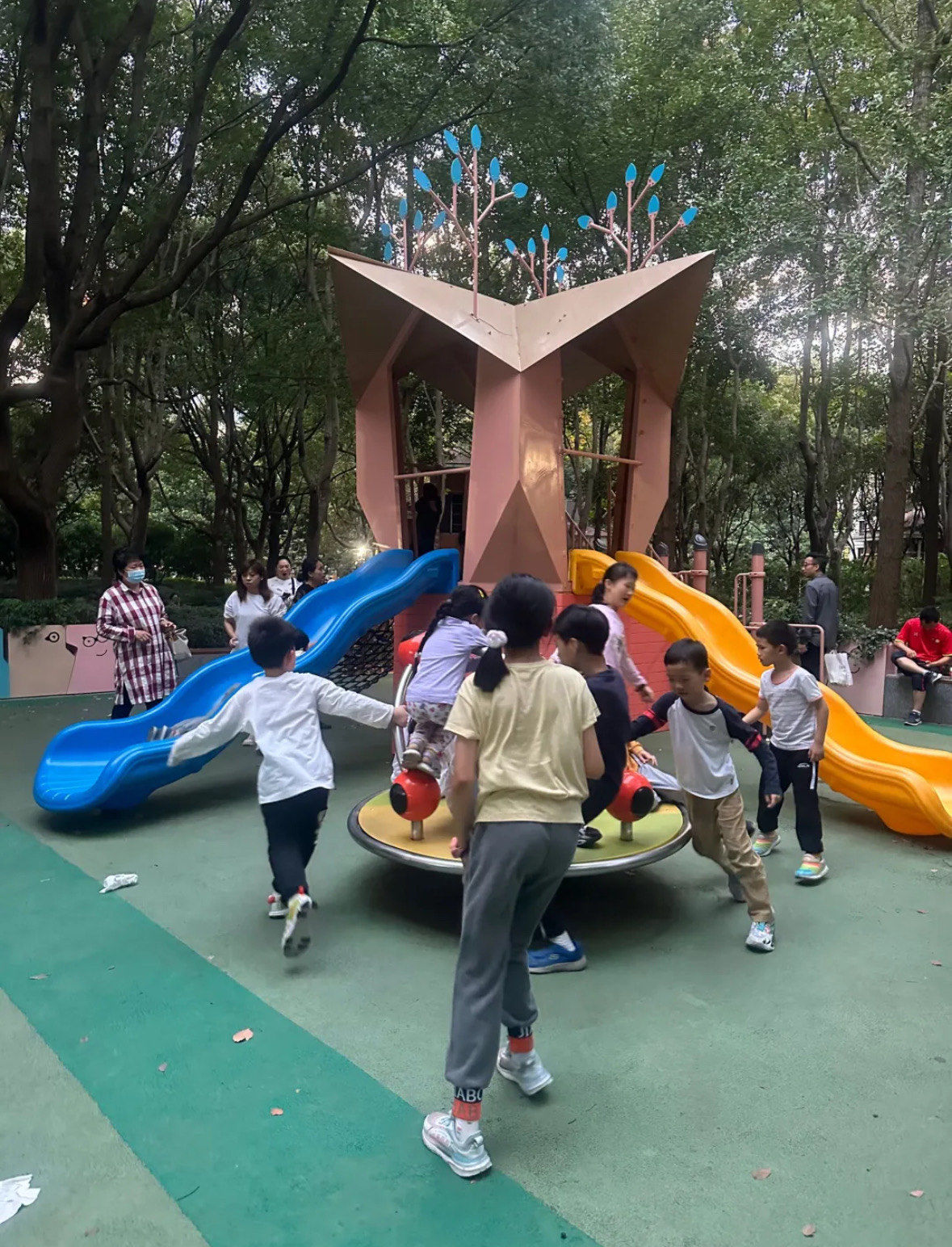 0元玩转这座城 在徐家汇公园内的儿童游