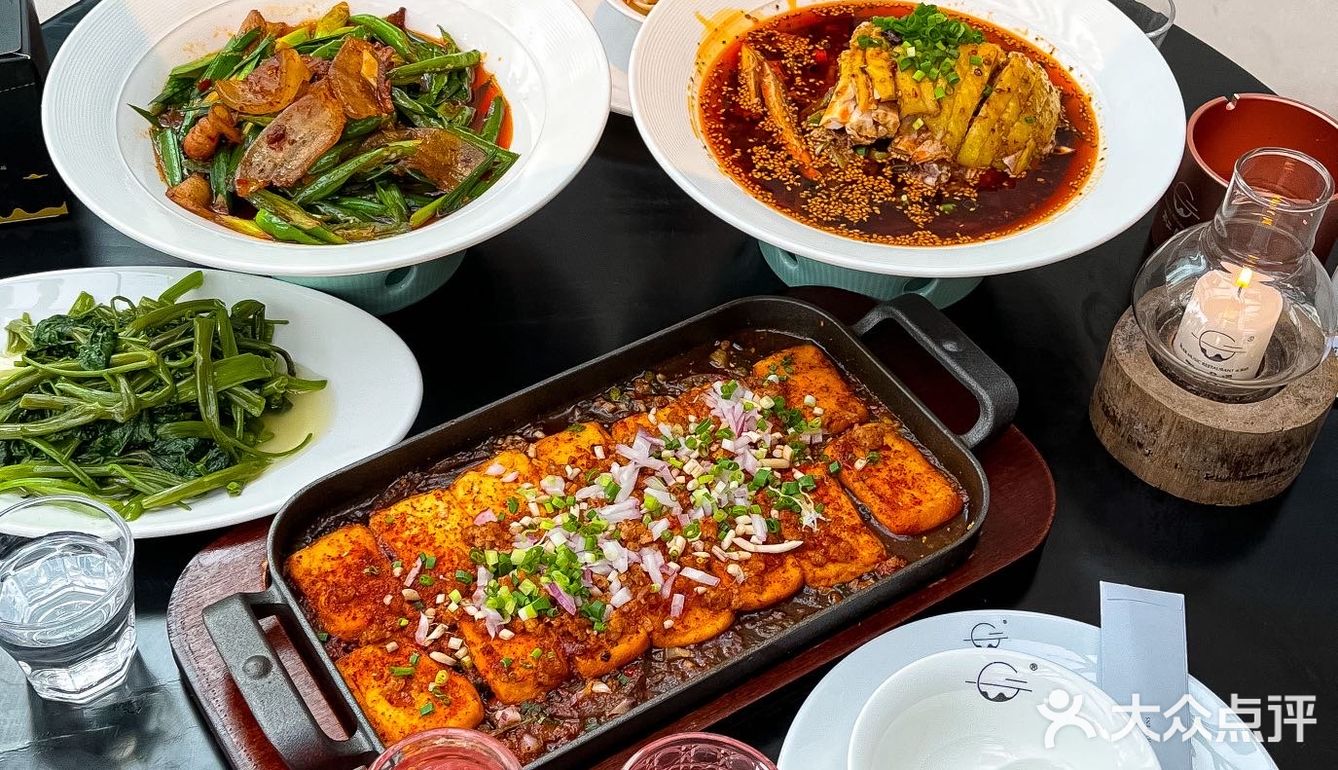 在重庆  一定会和朋友们一直去的音乐餐酒吧～