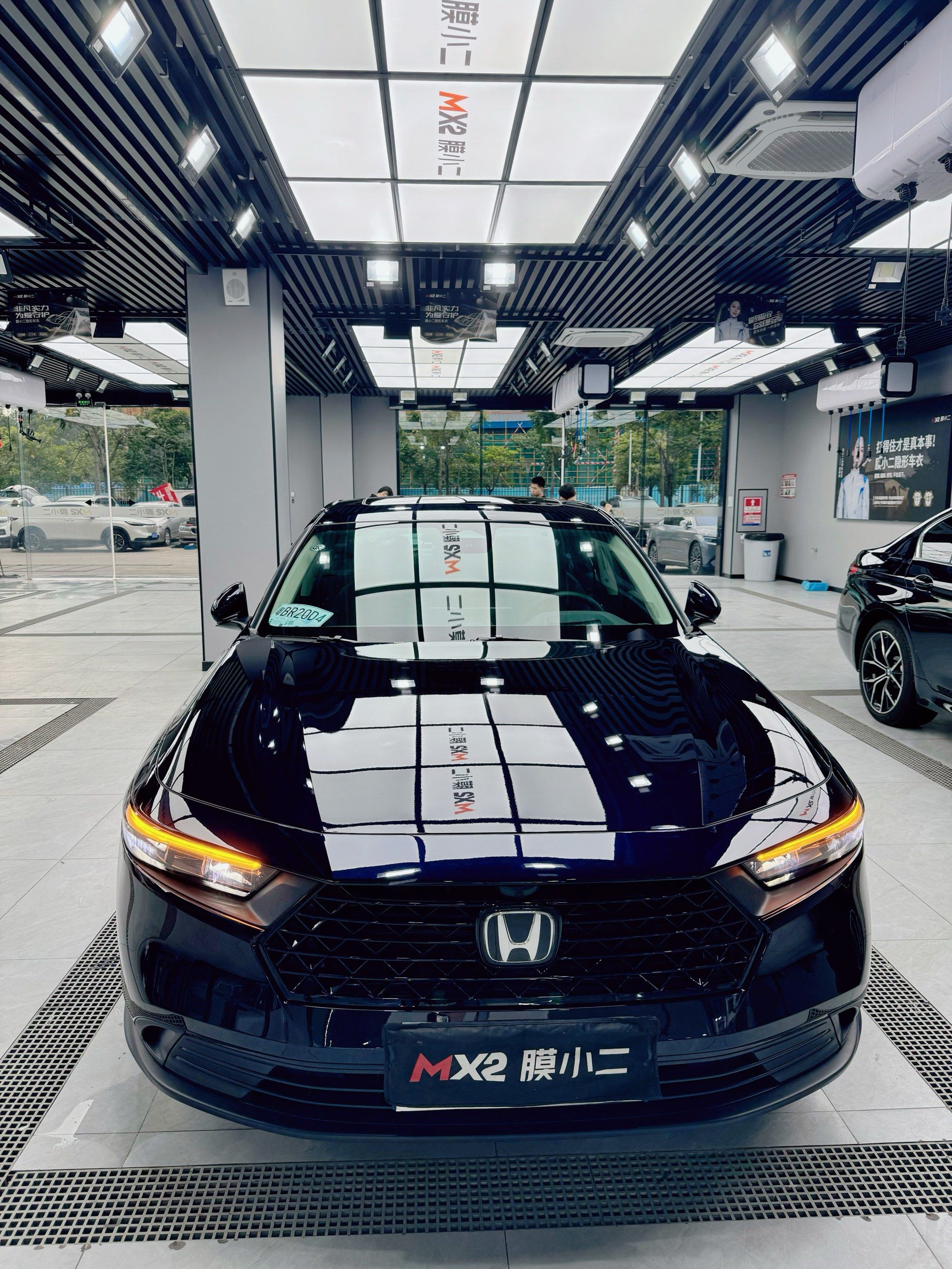 本田雅阁贴新车衣 换个风格开新车