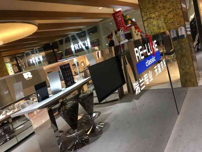 服务还不错,耳钉有点贵,不过安全最重要.