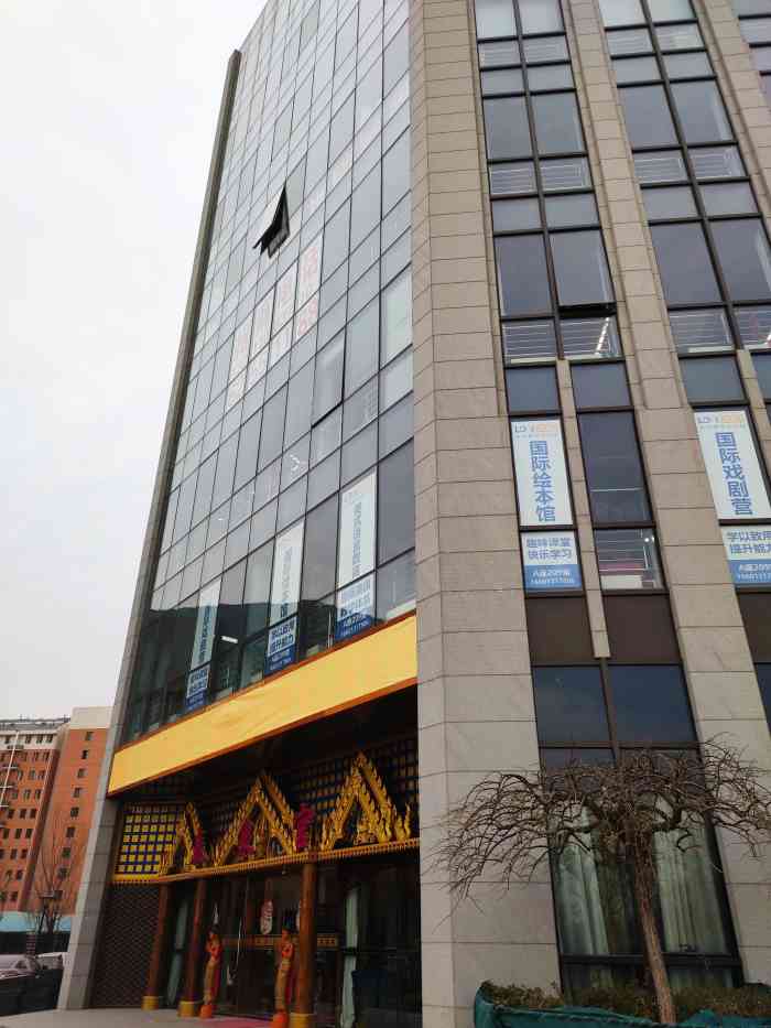 万家盛景大厦-"全是孩子的各种兴趣辅导班,也有美甲店什么.