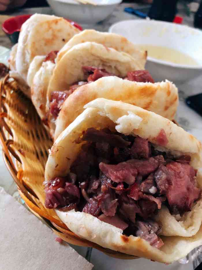 王田熏肉-"王田熏肉位于大汲店生态园仿古一条街西头,.