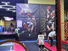 -爱蹦iBOON蹦床运动馆(江汉店)