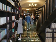 -钟书阁(松江泰晤士小镇店)