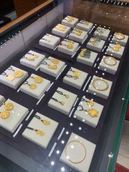 -周大福 CHOW TAI FOOK(新世界百货崇文店)