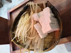 -四小区火锅·巷子里的重庆火锅(花照壁店)