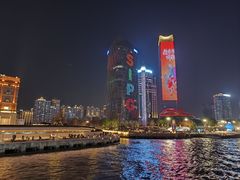 -黄浦江游览十六铺3号码头网红自助餐