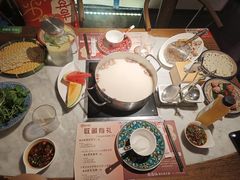 -尚尚仙·酸汤猪手·猪肚鸡火锅(华联万柳购物中心店)