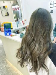 点击看大图 -V8潮牌·接发烫染连锁