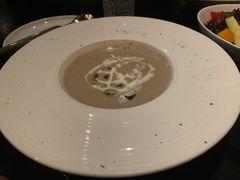 松露蘑菇奶油汤-C&R西班牙餐厅