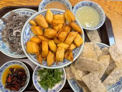 老北京炸咯吱-门框胡同百年卤煮(新街口店)