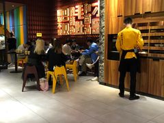 等位区-巴奴毛肚火锅(大剧院店)