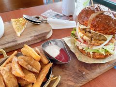 双蛋指椒牛肉汉堡-魏斯理汉堡(西安沣东吾悦店)