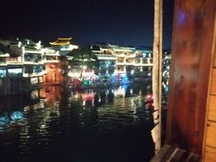 -临江餐馆二楼美食部落