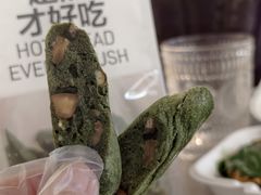-HOT CRUSH趁热集合·现烤面包(上海环球港店)