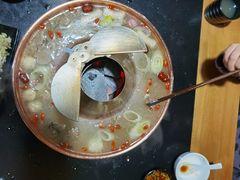 -果松木炭酸菜铜火锅·外婆参鸡汤