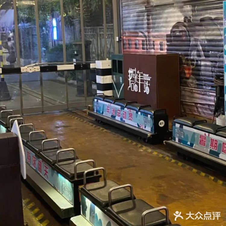周末和孩子一起坐小火车吧!