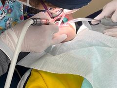 -瑞尔齿科(上海长风大悦城店)