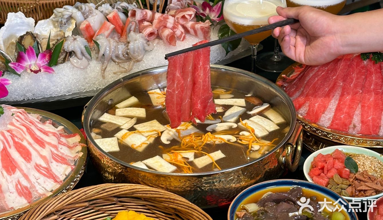 正宗云南风味|一口就鲜掉眉毛的菌汤火锅！